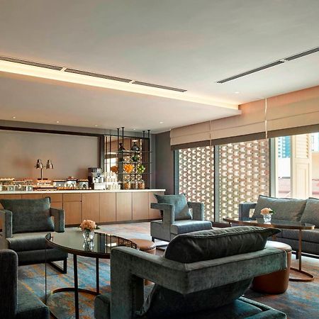 Hotel Stripes Kuala Lumpur, Autograph Collection Eksteriør bilde The Club lounge at Hong Kong International Airport