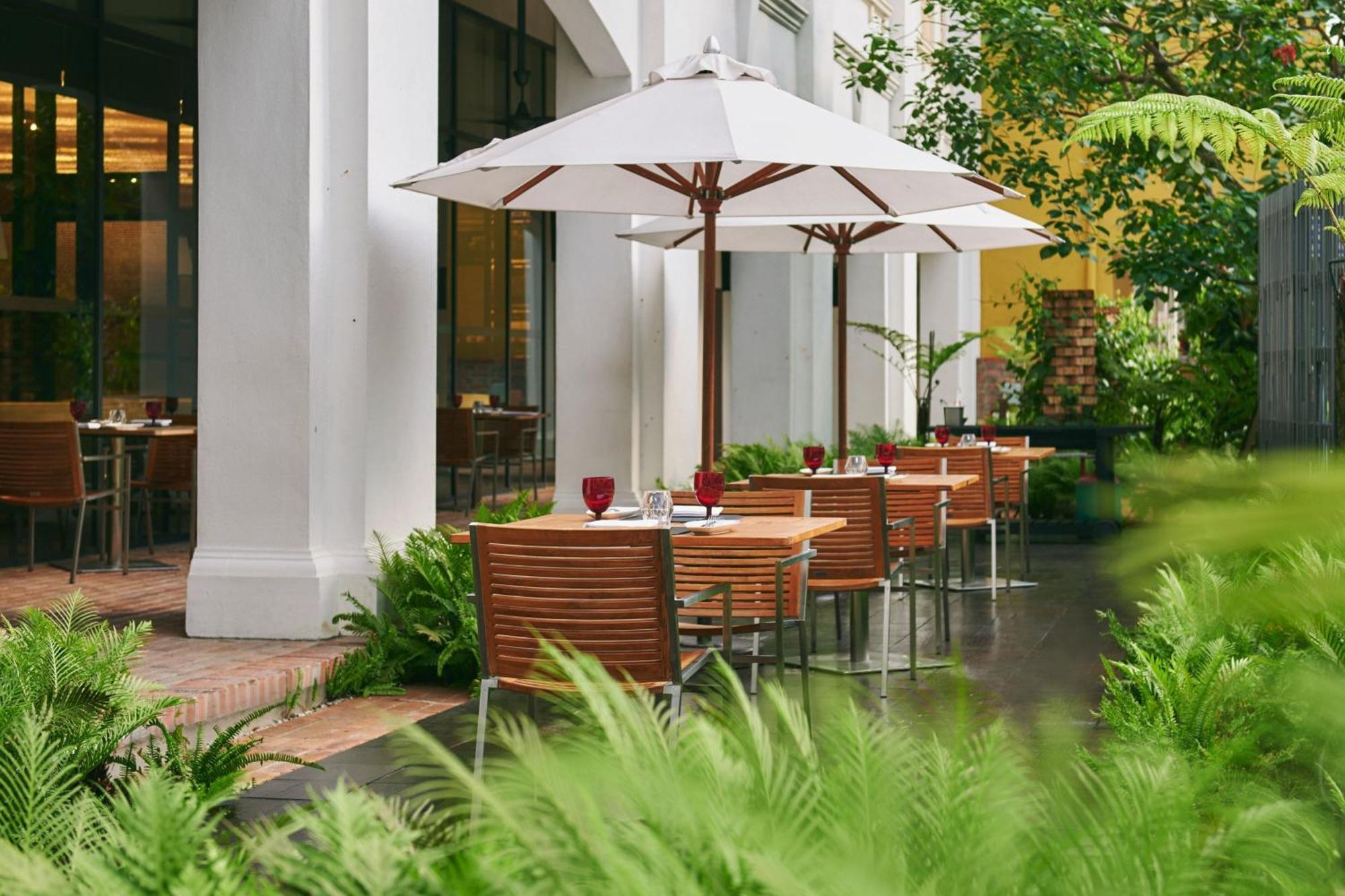 Hotel Stripes Kuala Lumpur, Autograph Collection Eksteriør bilde The Garden Grille