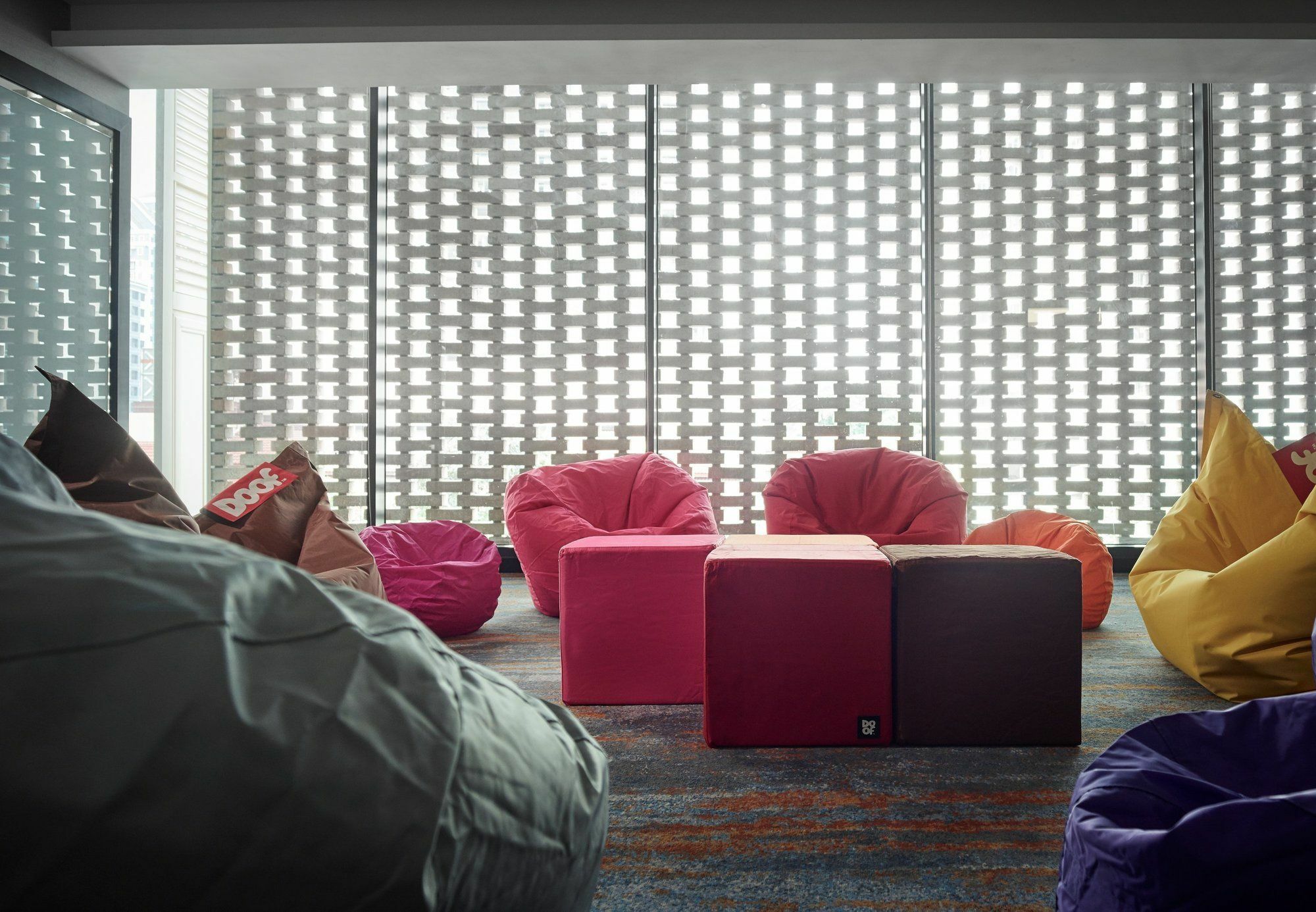 Hotel Stripes Kuala Lumpur, Autograph Collection Eksteriør bilde Bean bag chairs