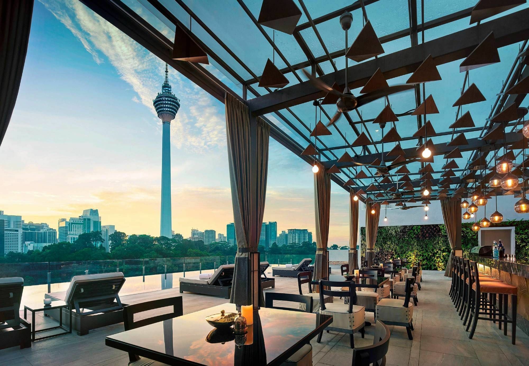 Hotel Stripes Kuala Lumpur, Autograph Collection Eksteriør bilde The 360° Sky Bar